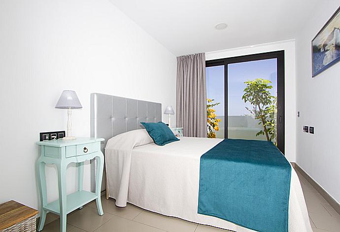 Double bedroom with A/C, en suite bathroom and balcony access . - Villa Dream Cinco . (Galería de imágenes) }}