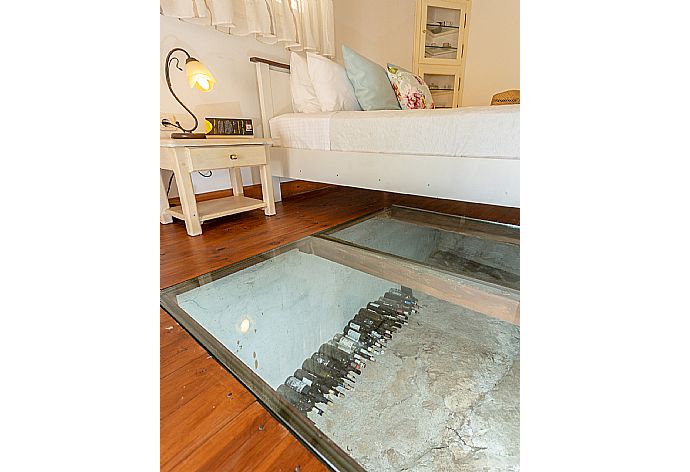 Wine cellar under bedroom floor . - Miller's Cottage . (Photo Gallery) }}