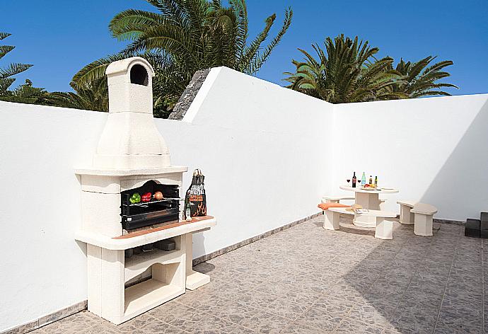Terrace area with BBQ . - Villa Tuco . (Photo Gallery) }}