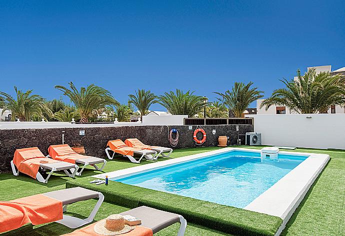 Private pool with terrace area . - Villa Tuco . (Galleria fotografica) }}