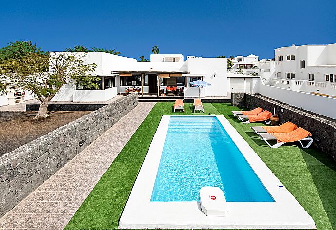 Private pool with terrace area . - Villa Tuco . (Photo Gallery) }}