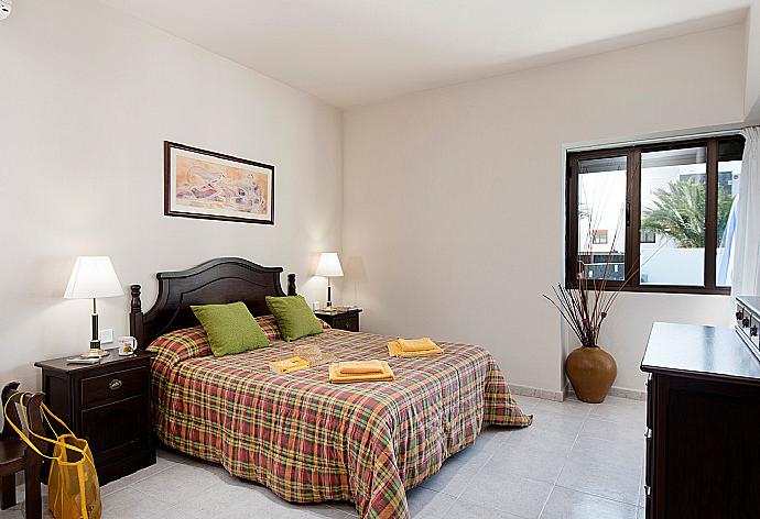 Double bedroom with A/C and en suite bathroom . - Villa Tuco . (Photo Gallery) }}