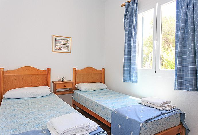 Twin bedroom . - Villa Toymi . (Photo Gallery) }}