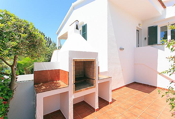 Terrace area with BBQ . - Villa Toymi . (Fotogalerie) }}