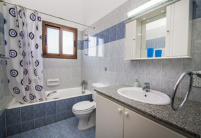 Villa Halima Georgios Bathroom