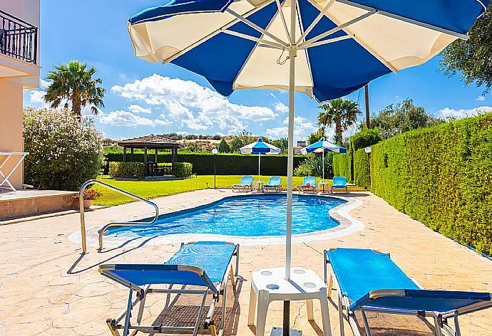 Private pool, terrace, and garden . - Villa Halima Georgios . (Galería de imágenes) }}