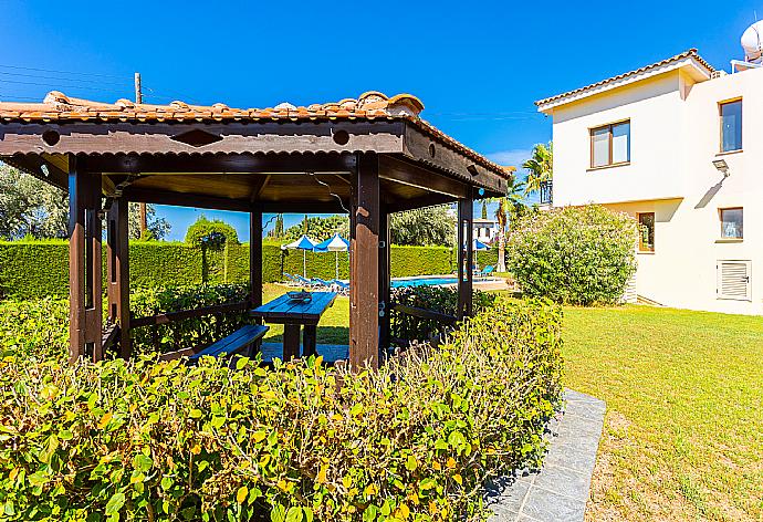 Garden area . - Villa Halima Georgios . (Галерея фотографий) }}