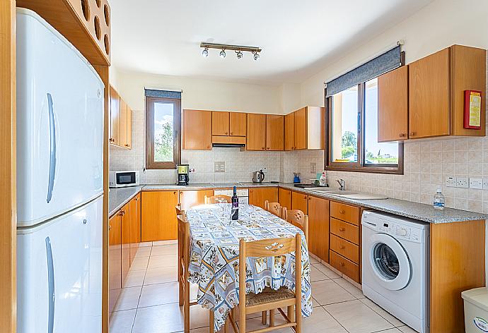 Equipped kitchen . - Villa Halima Georgios . (Galerie de photos) }}