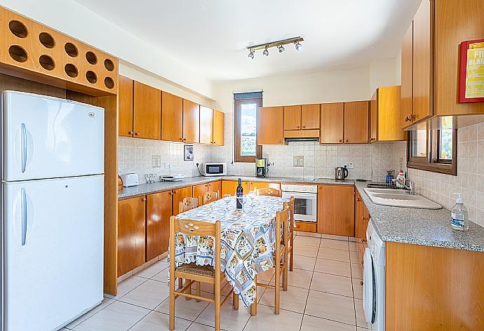 Equipped kitchen . - Villa Halima Georgios . (Fotogalerie) }}