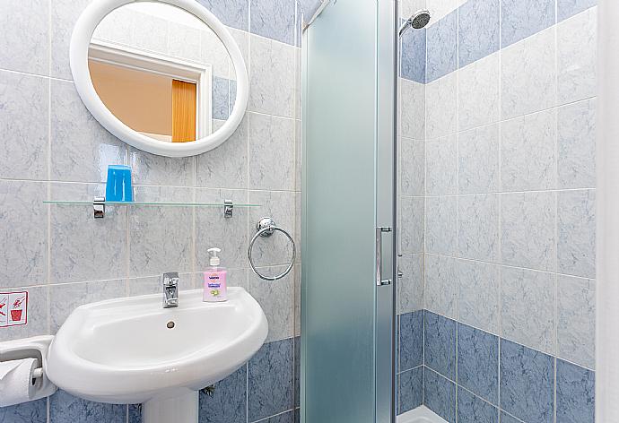 En suite bathroom with shower . - Villa Halima Georgios . (Photo Gallery) }}