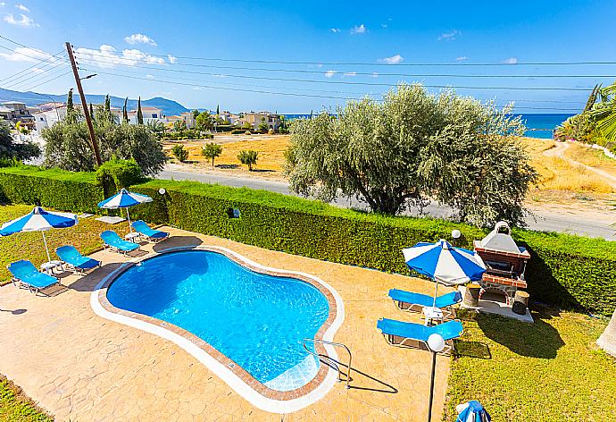 View from balcony . - Villa Halima Georgios . (Fotogalerie) }}