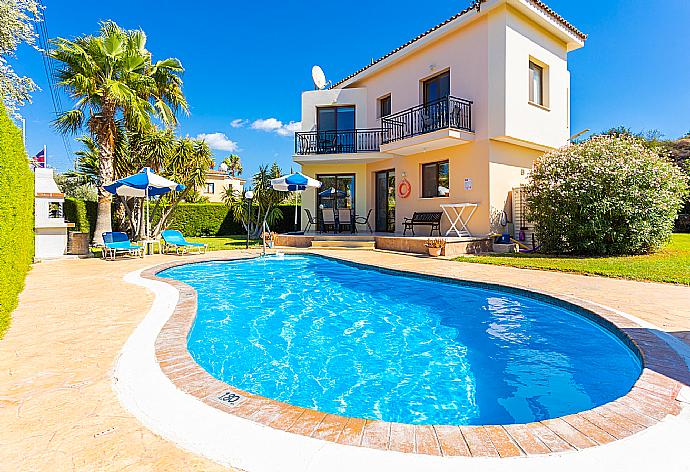 Beautiful villa with private pool, terrace, and garden . - Villa Halima Georgios . (Galería de imágenes) }}