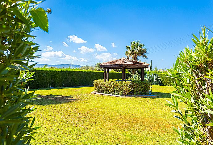 Garden area . - Villa Halima Georgios . (Fotogalerie) }}