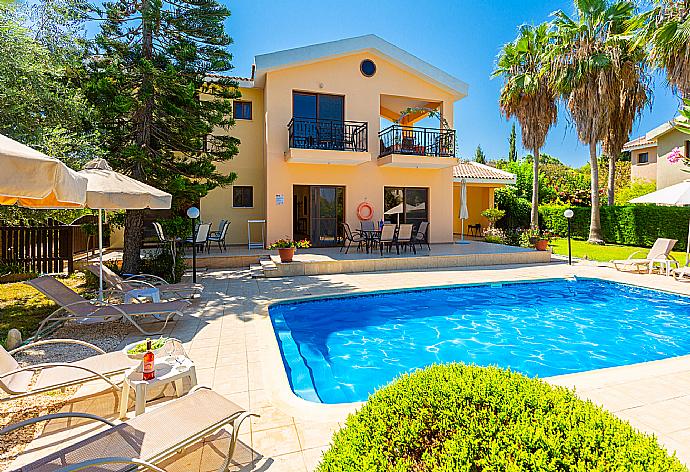 ,Beautiful villa with private pool, terrace, and garden . - Villa Halima Stefanos . (Галерея фотографий) }}