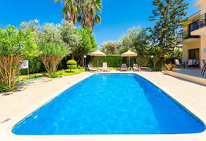 Private pool, terrace, and garden . - Villa Halima Stefanos . (Галерея фотографий) }}