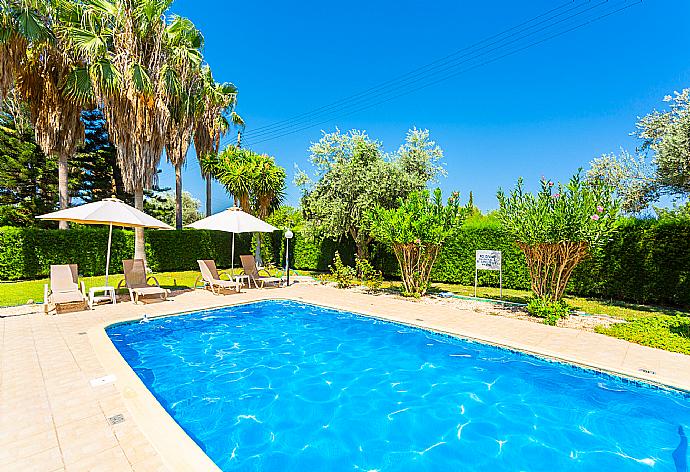 Private pool, terrace, and garden . - Villa Halima Stefanos . (Галерея фотографий) }}