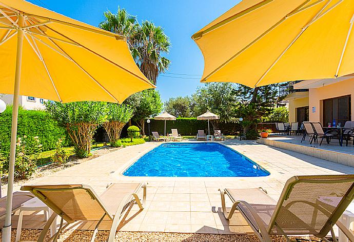 Private pool, terrace, and garden . - Villa Halima Stefanos . (Fotogalerie) }}