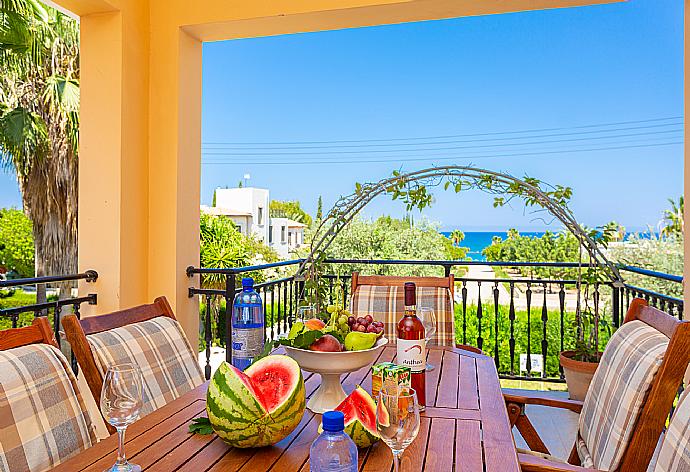 Upper terrace area with sea views . - Villa Halima Stefanos . (Galerie de photos) }}