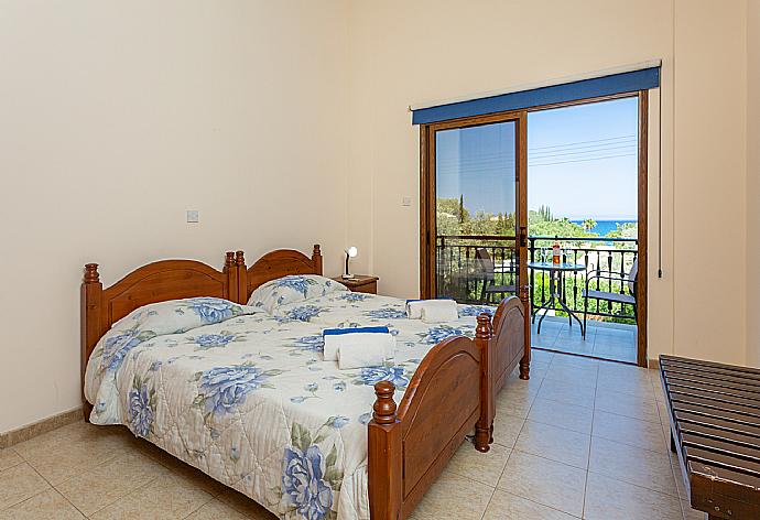 Twin bedroom with A/C and balcony with sea views . - Villa Halima Stefanos . (Photo Gallery) }}