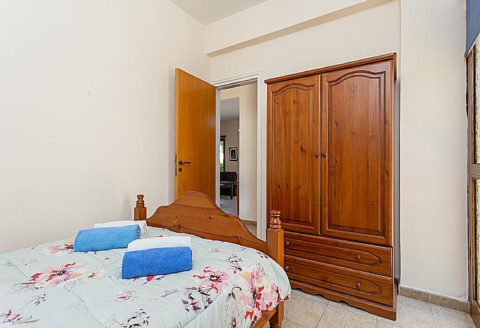 Double bedroom with A/C . - Villa Halima Stefanos . (Fotogalerie) }}