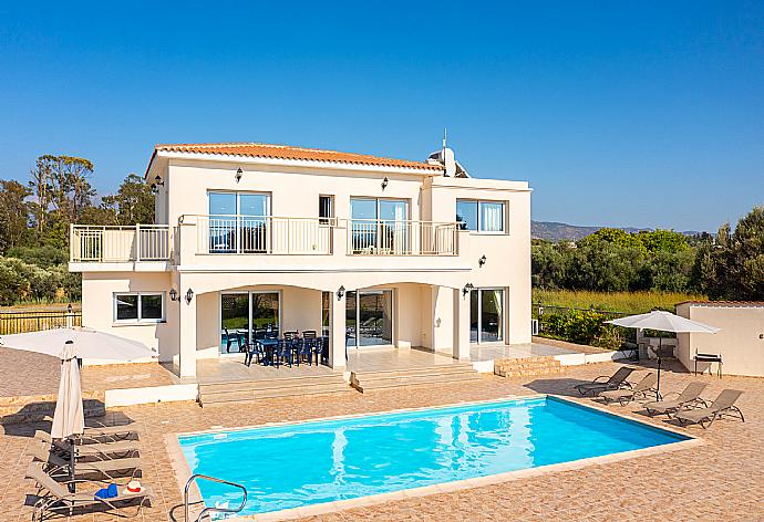 Beautiful villa with private pool, terrace, and garden . - Villa Achilleas Chrystalla . (Photo Gallery) }}