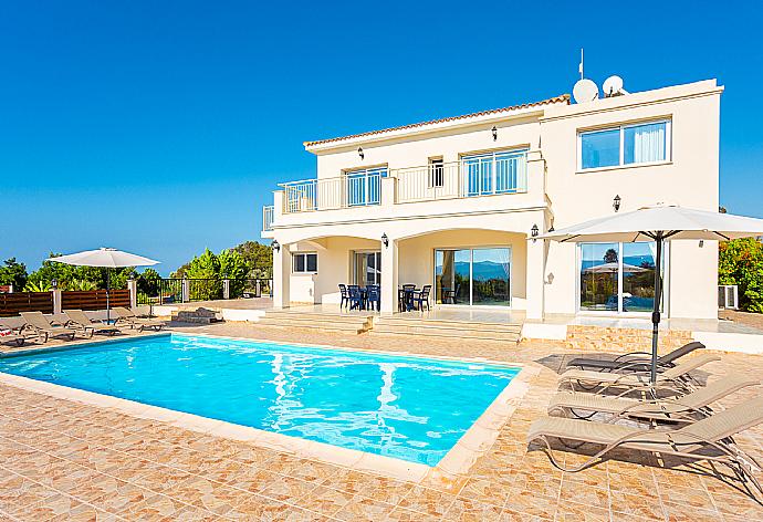 Beautiful villa with private pool, terrace, and garden . - Villa Achilleas Chrystalla . (Photo Gallery) }}