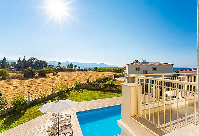 View from bedroom window . - Villa Achilleas Chrystalla . (Galerie de photos) }}