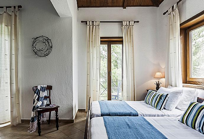 Twin bedroom with A/C and balcony access . - Villa Raches . (Galerie de photos) }}