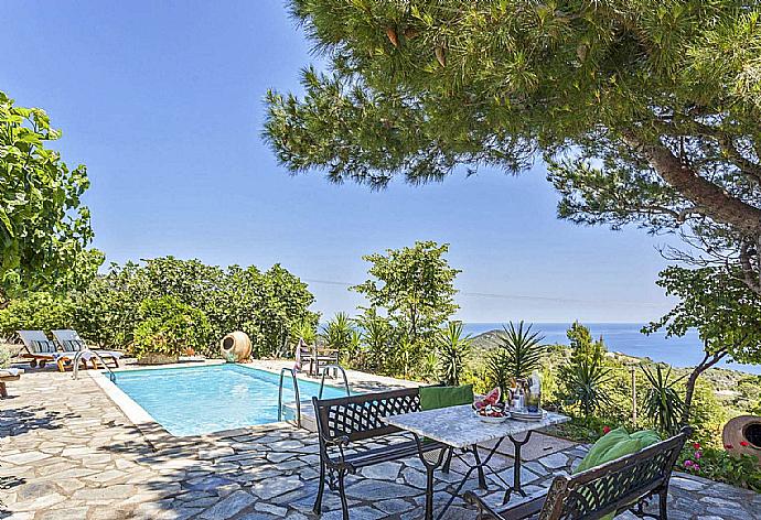 Private pool with terrace area with sea views . - Villa Raches . (Galleria fotografica) }}
