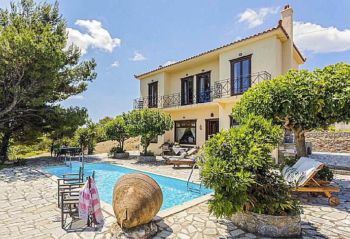 Beautiful villa with private pool and terrace . - Villa Raches . (Galleria fotografica) }}