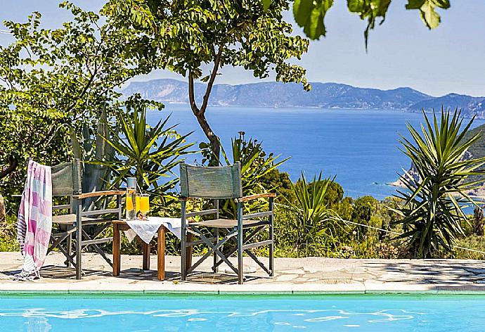 Private pool with terrace area with sea views . - Villa Raches . (Galería de imágenes) }}