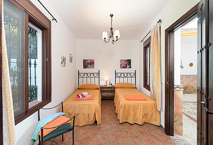 Twin Bedroom with A/C . - Villa Maravillas . (Photo Gallery) }}