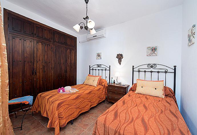Twin Bedroom  with A/C . - Villa Maravillas . (Photo Gallery) }}