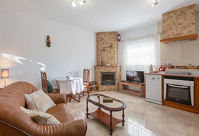 Living room has sofas, WiFi Internet, Satellite TV, DVD player, dining area and ornamental fire place and Equipped kitchen . - Villa Naiara . (Photo Gallery) }}