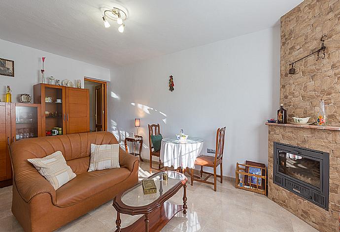 Living room has sofas, WiFi Internet, Satellite TV, DVD player, dining area and ornamental fire place and Equipped kitchen . - Villa Naiara . (Photo Gallery) }}