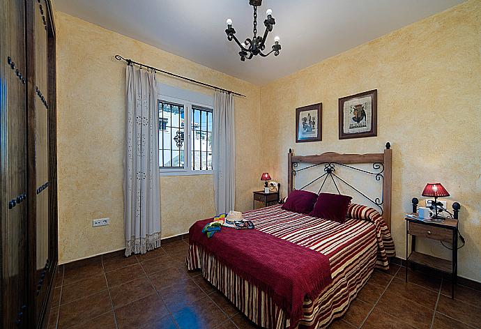 Double Bedroom with A/C . - Villa Elvira . (Галерея фотографий) }}