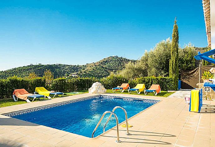 Private pool with terrace and garden . - Villa Elvira . (Galería de imágenes) }}