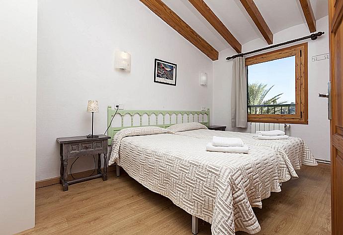 Twin bedroom with A/C . - Villa Seguinot . (Photo Gallery) }}