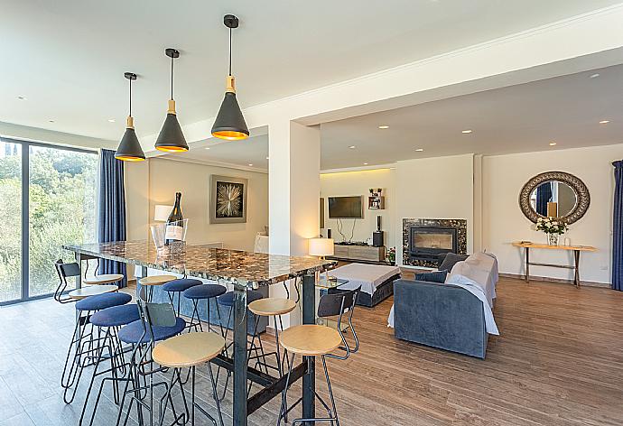 Living room with sofas, dining area, ornamental fireplace, WiFi internet, satellite TV, and terrace access . - Villa Eleanna . (Galleria fotografica) }}