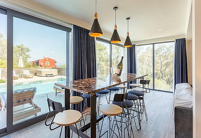 Living room with sofas, dining area, ornamental fireplace, WiFi internet, satellite TV, and terrace access . - Villa Eleanna . (Fotogalerie) }}