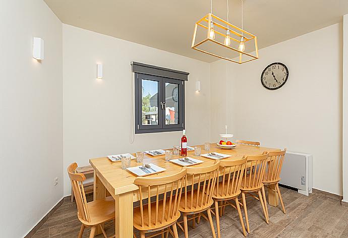 Dining room . - Villa Eleanna . (Fotogalerie) }}