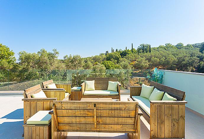 Upper terrace with outdoor seating and sea views . - Villa Eleanna . (Galerie de photos) }}