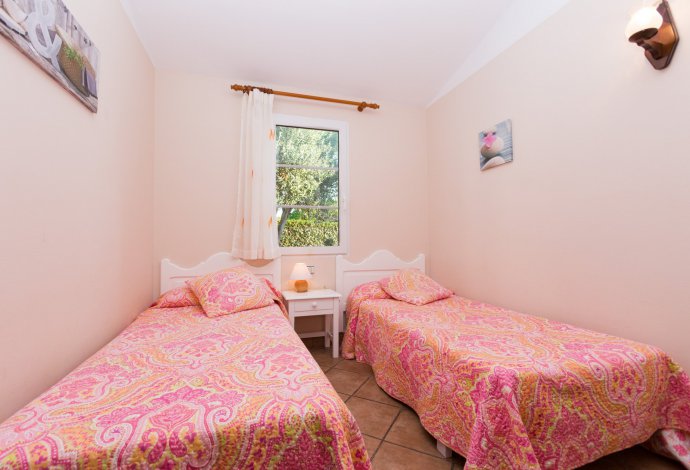 Twin Bedroom . - Villa Iris . (Galleria fotografica) }}