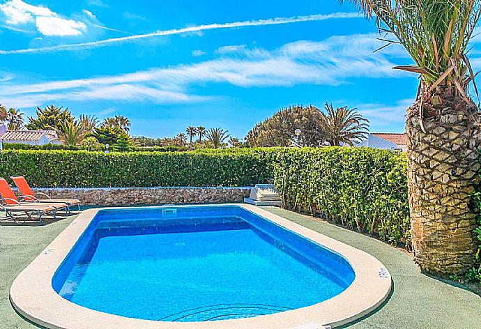 Private pool with terrace area . - Villa Iris . (Galería de imágenes) }}