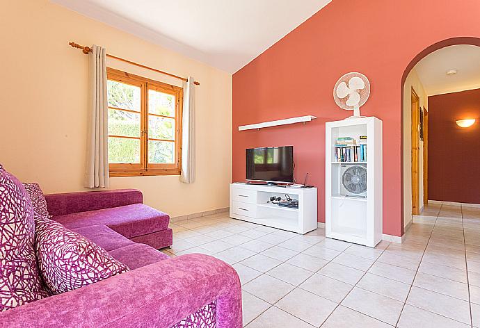 Living room with dining area, WiFi Internet, Satellite TV, and DVD player  . - Villa Noixa . (Galería de imágenes) }}