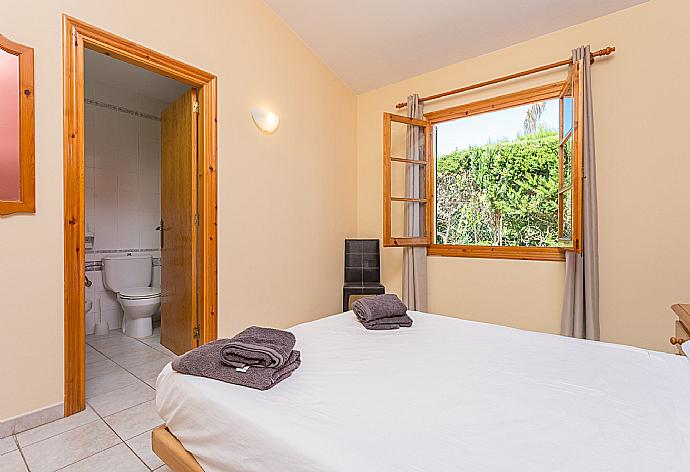 Double bedroom with en suite bathroom . - Villa Noixa . (Photo Gallery) }}