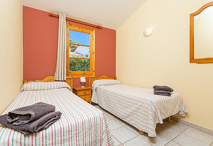 Twin bedroom . - Villa Noixa . (Fotogalerie) }}