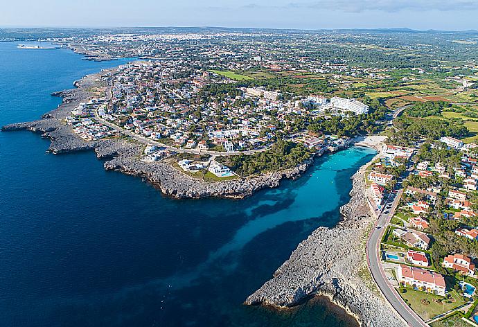 Cala Blanca - a short drive from Villa Calitja Uno . - Villa Gelabert Ametller . (Galerie de photos) }}