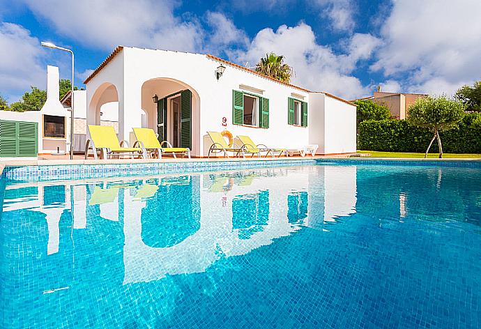 ,Beautiful villa with private pool, terrace, and lawn . - Villa Gelabert Ametller . (Galería de imágenes) }}