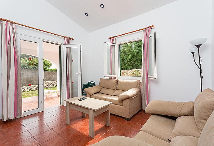 Open-plan living room with kitchen, dining area, terrace access, WiFi Internet, Satellite TV, and DVD player . - Villa Calitja Dos . (Galleria fotografica) }}